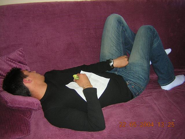 lÃ©ny tient chaud au bÃ©bÃ©....JPG